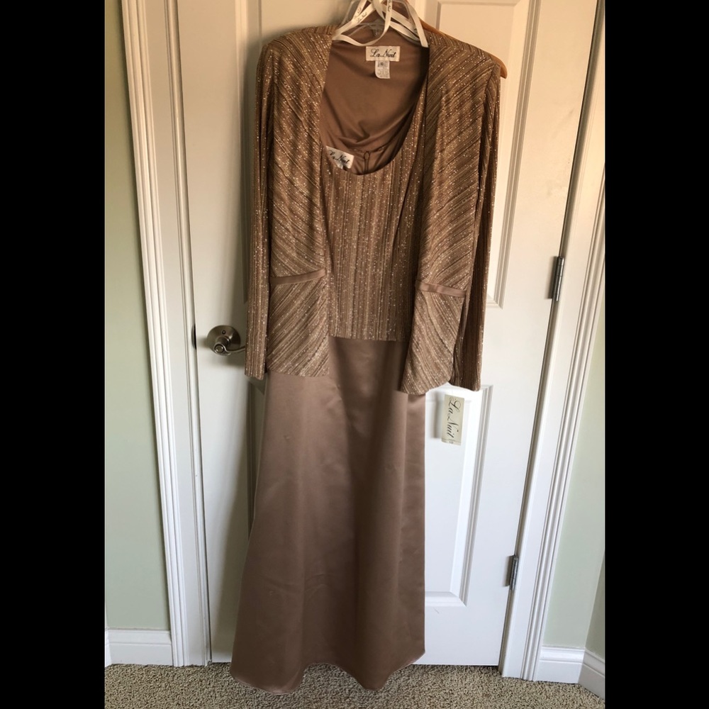 Beautiful NWT long mother of bride dress / jacket